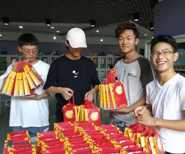 8f6ddc4fa27b4ab3b97c94a52bfd7b43.jpg